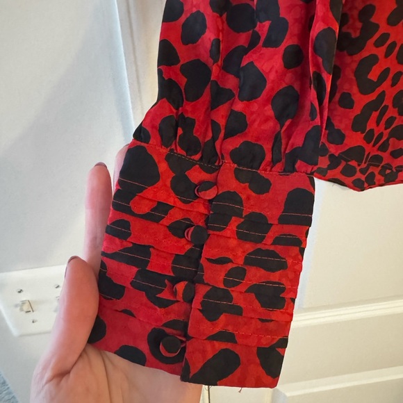 Ann Taylor Red Leopard Print Women's Top - Picture 2 of 3